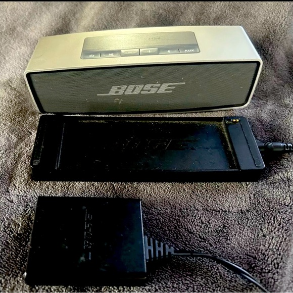 Bose SoundLink Mini II Wireless Bluetooth Speaker - Grey - Picture 4 of 5